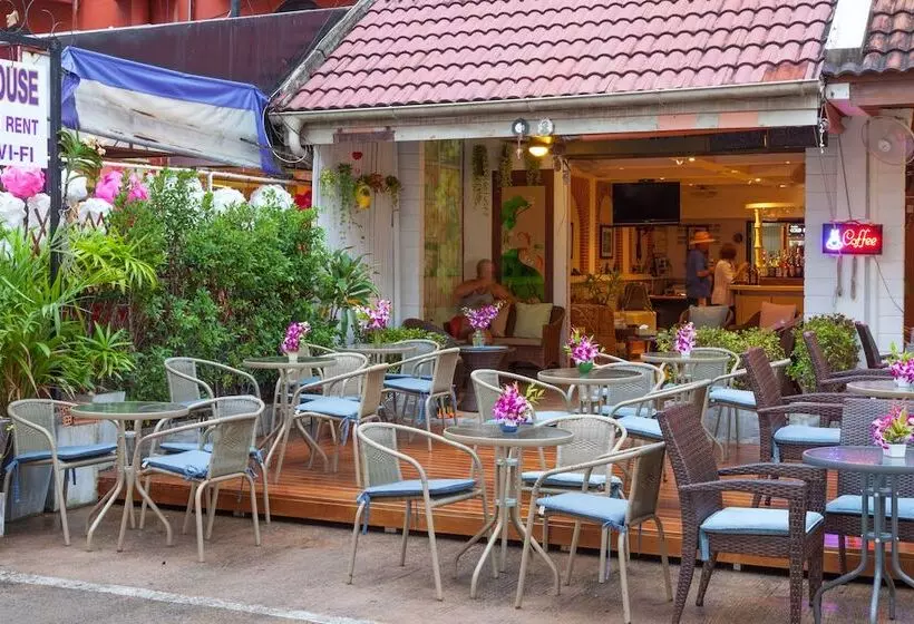 酒店 Karon Sunshine Guesthouse & Bar