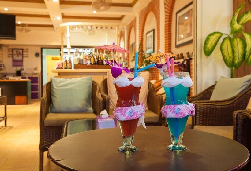 בית מלון כפרי Karon Sunshine Guesthouse & Bar