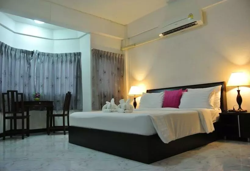 酒店 Karon Sunshine Guesthouse & Bar