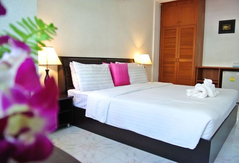 בית מלון כפרי Karon Sunshine Guesthouse & Bar