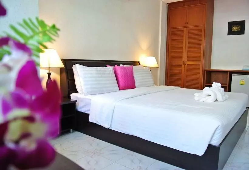 酒店 Karon Sunshine Guesthouse & Bar