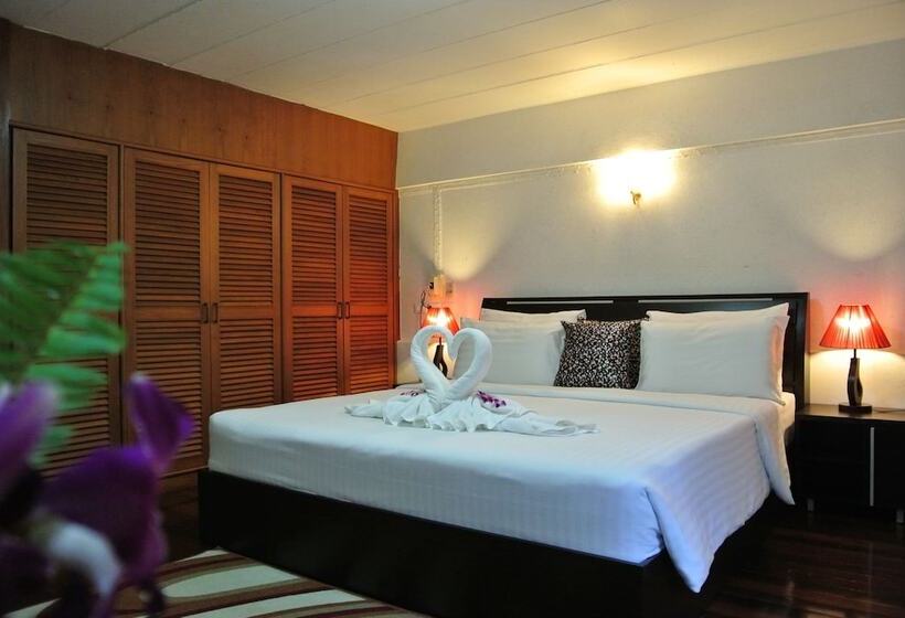 בית מלון כפרי Karon Sunshine Guesthouse & Bar