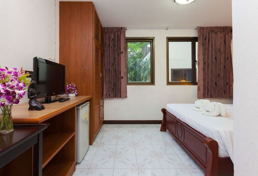 בית מלון כפרי Karon Sunshine Guesthouse & Bar