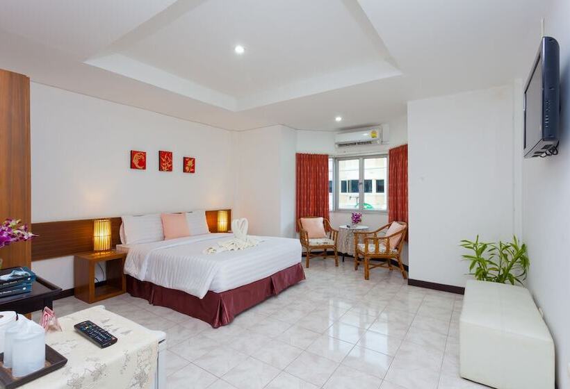 בית מלון כפרי Karon Sunshine Guesthouse & Bar