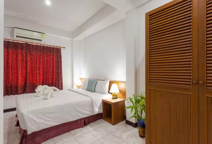 酒店 Karon Sunshine Guesthouse & Bar