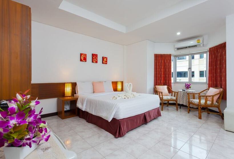 בית מלון כפרי Karon Sunshine Guesthouse & Bar