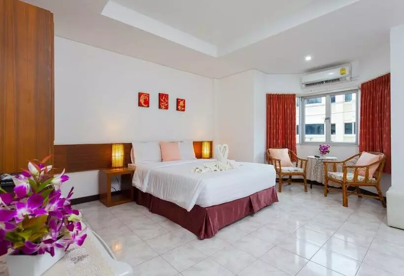 酒店 Karon Sunshine Guesthouse & Bar