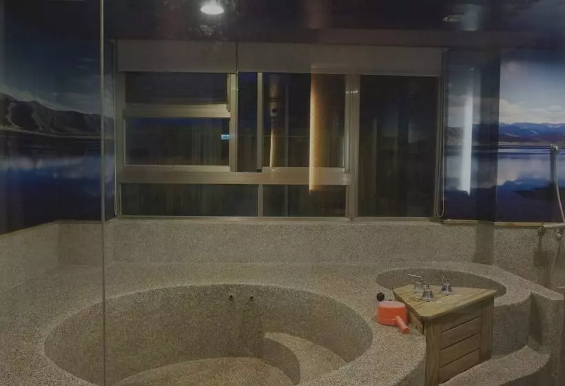 هتل Lovespring House