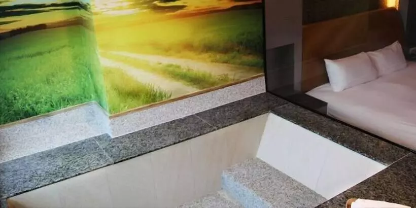 هتل Lovespring House