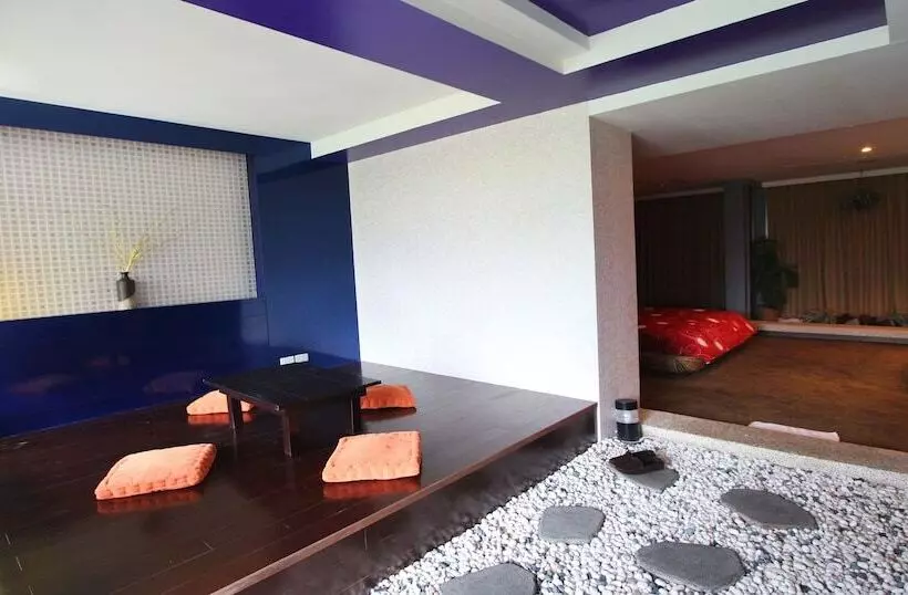 هتل Lovespring House