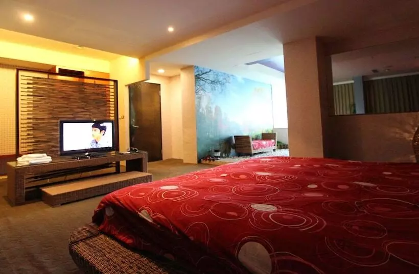 هتل Lovespring House