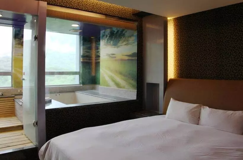 هتل Lovespring House