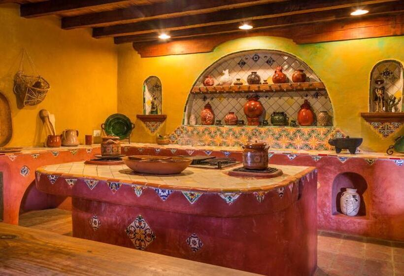 هتل Meson De San Antonio