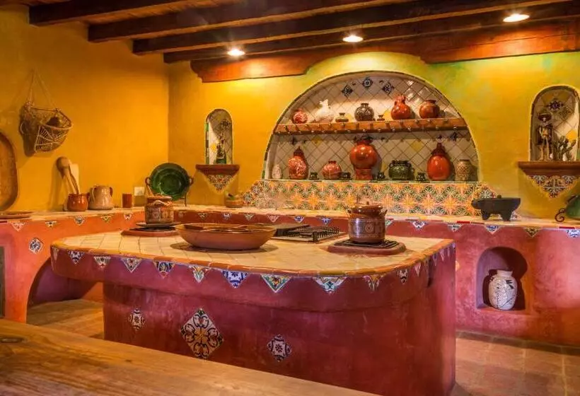 هتل Meson De San Antonio