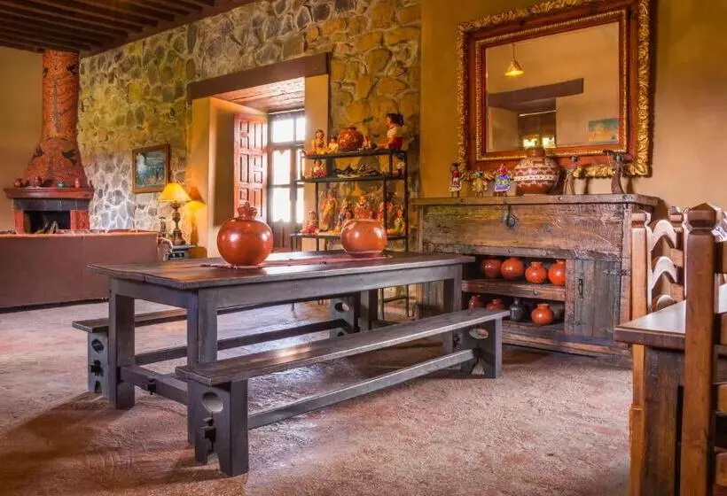 هتل Meson De San Antonio