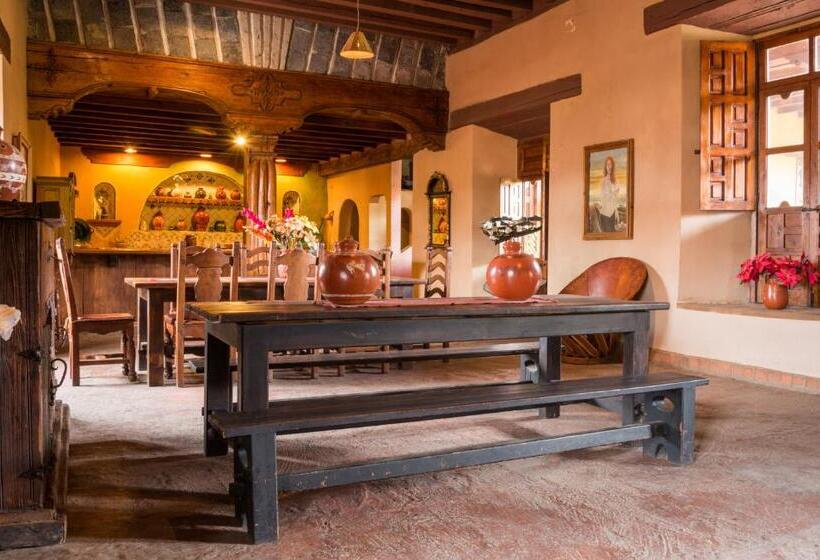 هتل Meson De San Antonio