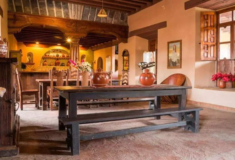 هتل Meson De San Antonio