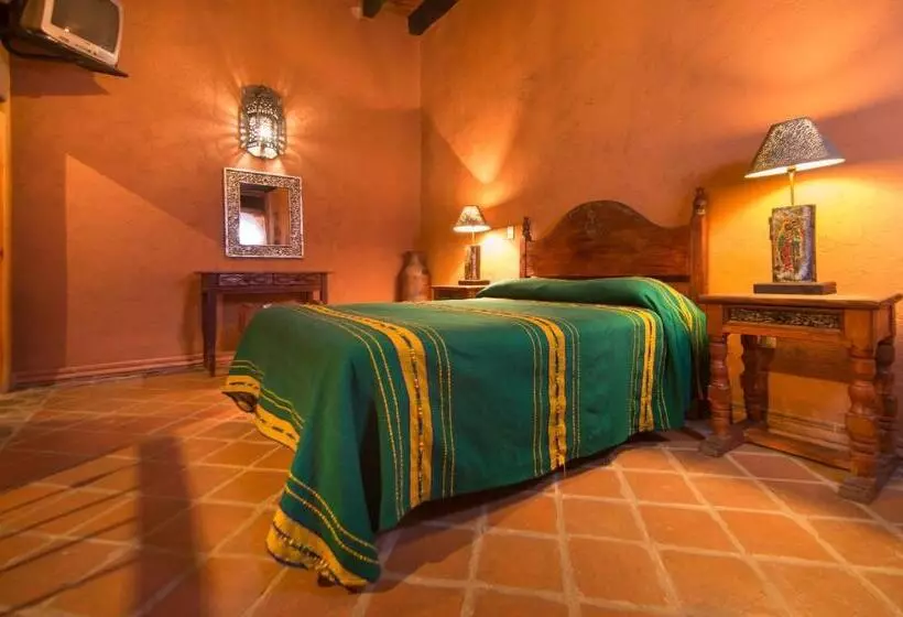 هتل Meson De San Antonio