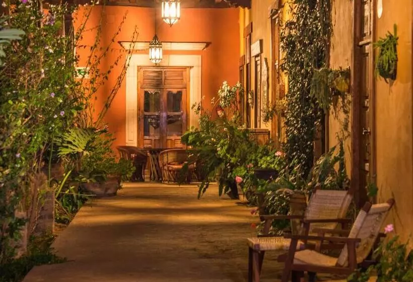 هتل Meson De San Antonio