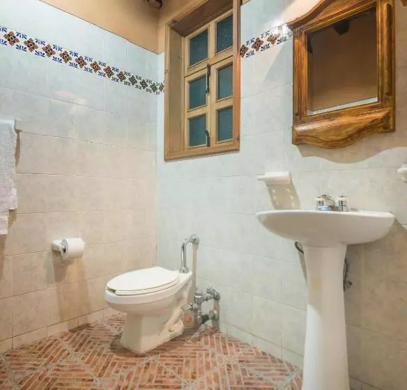 هتل Meson De San Antonio