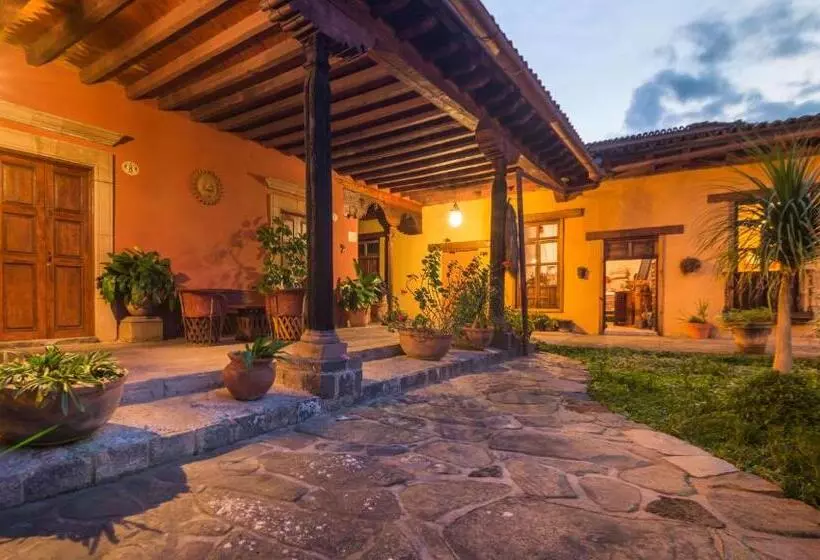 هتل Meson De San Antonio