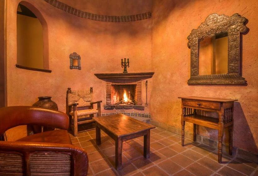 هتل Meson De San Antonio