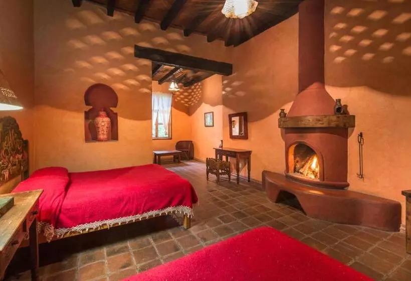 هتل Meson De San Antonio