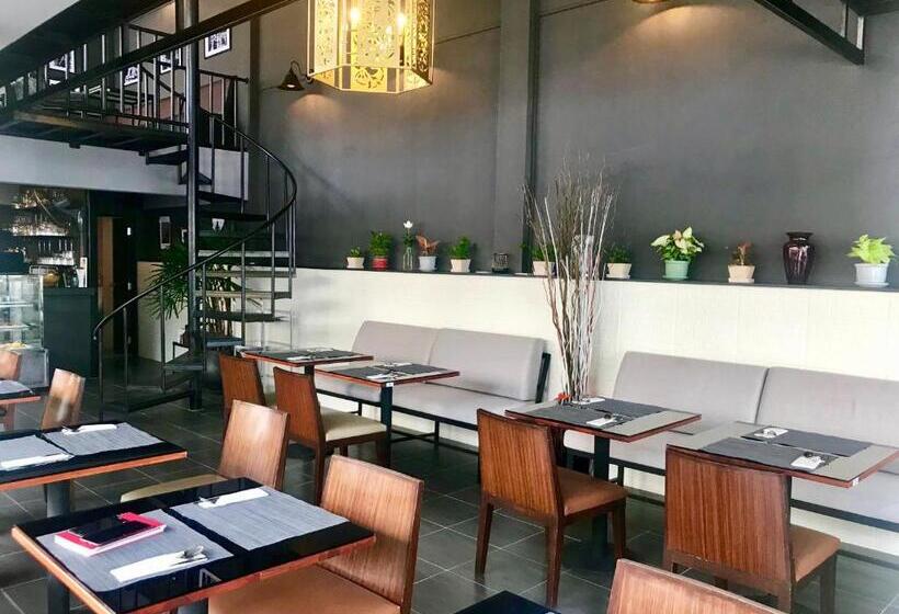 בית מלון כפרי The Beach Cha Am Guest House