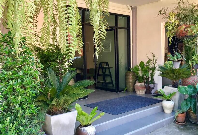 בית מלון כפרי The Beach Cha Am Guest House