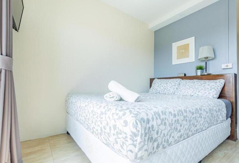 בית מלון כפרי The Beach Cha Am Guest House