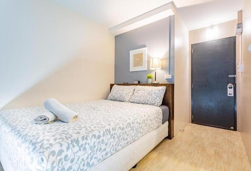 בית מלון כפרי The Beach Cha Am Guest House