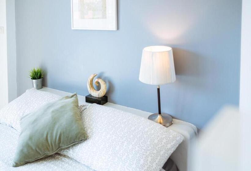 בית מלון כפרי The Beach Cha Am Guest House