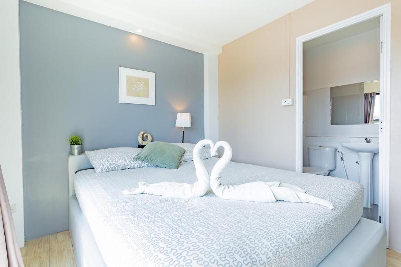 בית מלון כפרי The Beach Cha Am Guest House