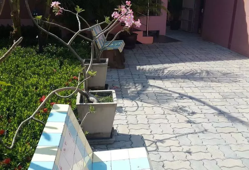 Hotelli The New Villa