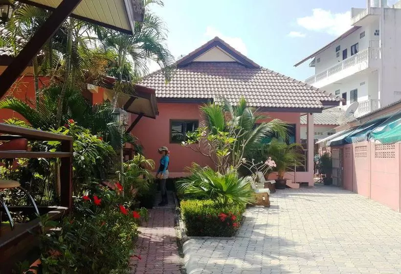 Hotelli The New Villa