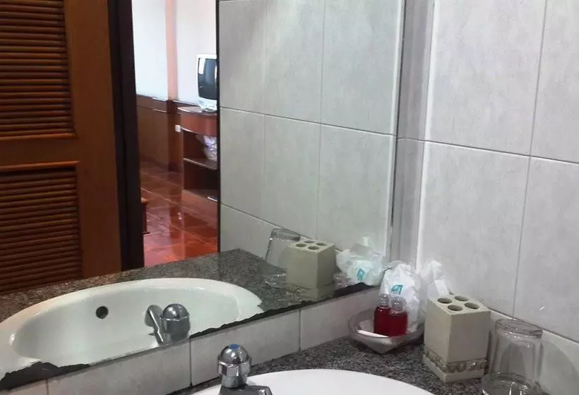 Hotelli The New Villa