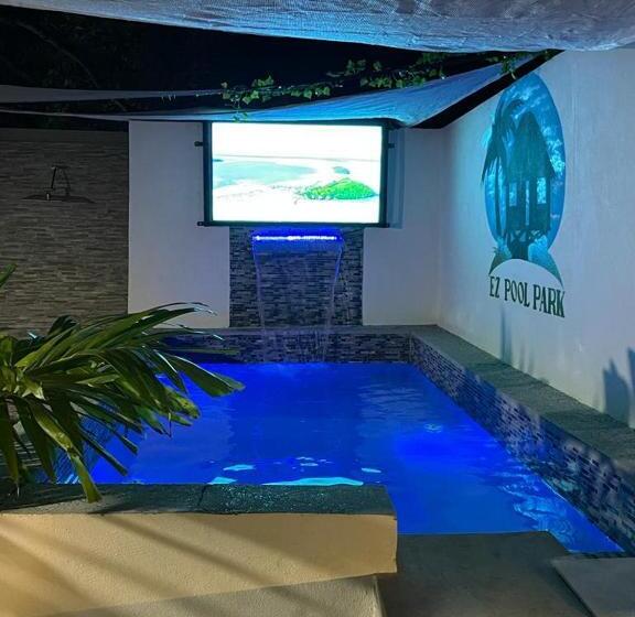 تختخواب و صبحانه Blue Royalty