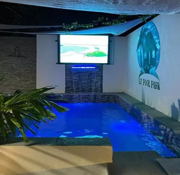 تختخواب و صبحانه Blue Royalty