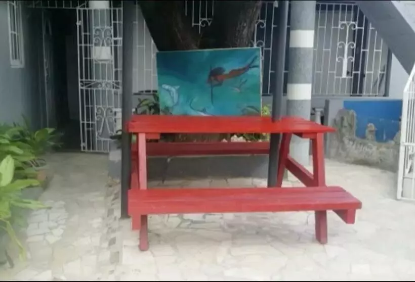 تختخواب و صبحانه Blue Royalty