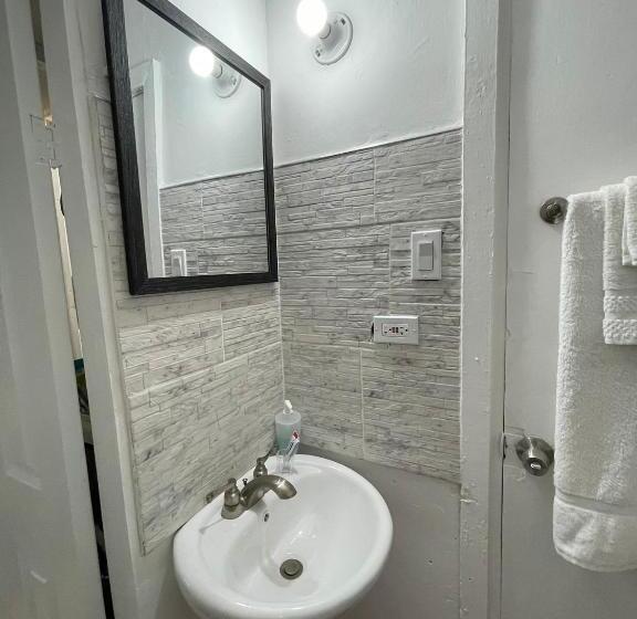 تختخواب و صبحانه Blue Royalty