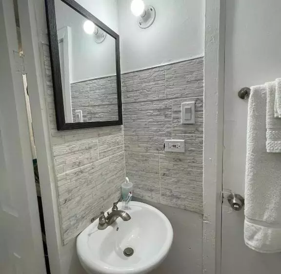 تختخواب و صبحانه Blue Royalty