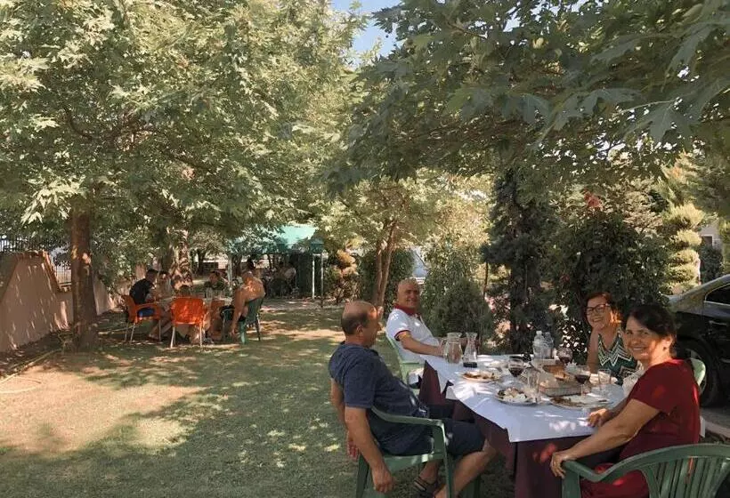 ベッドアンドブレックファースト Camping & Guest House Herges