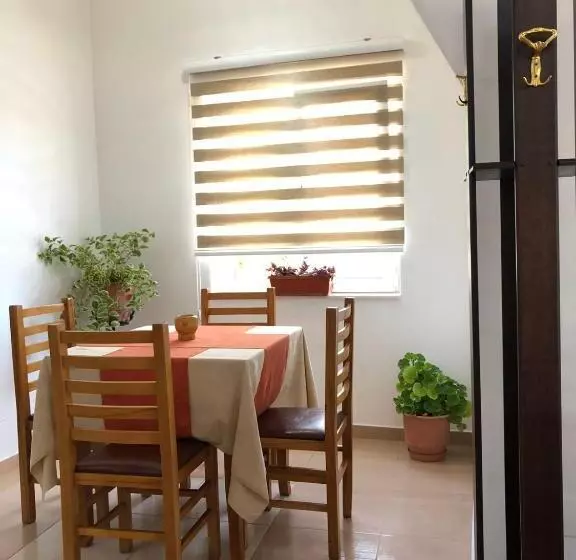 ベッドアンドブレックファースト Camping & Guest House Herges