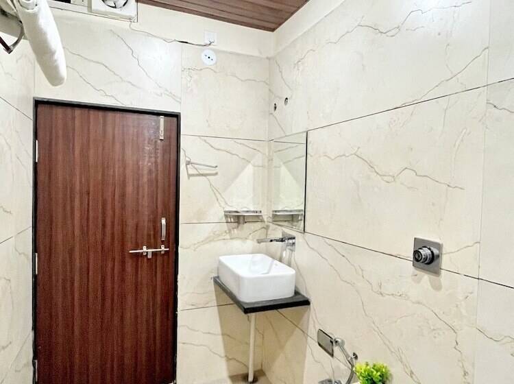 Jmc Hotel G9 Pithampur