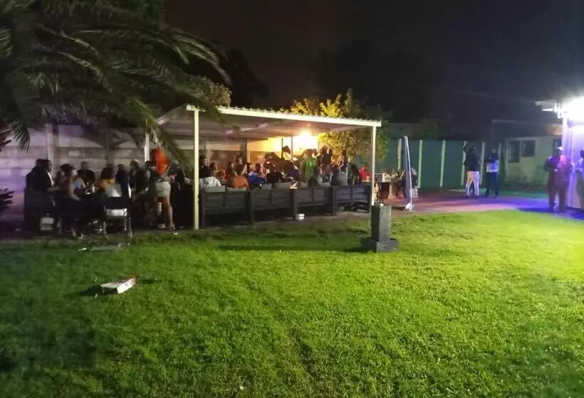 پانسیون Munach Guest Lodge