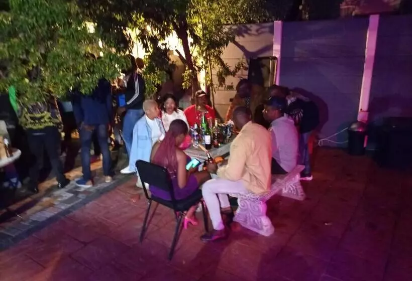 پانسیون Munach Guest Lodge