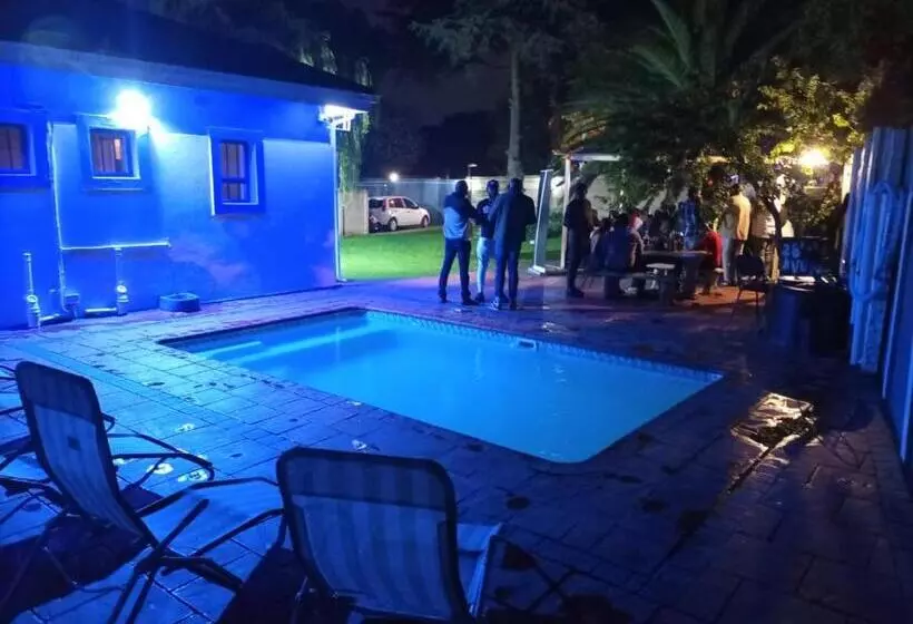 پانسیون Munach Guest Lodge