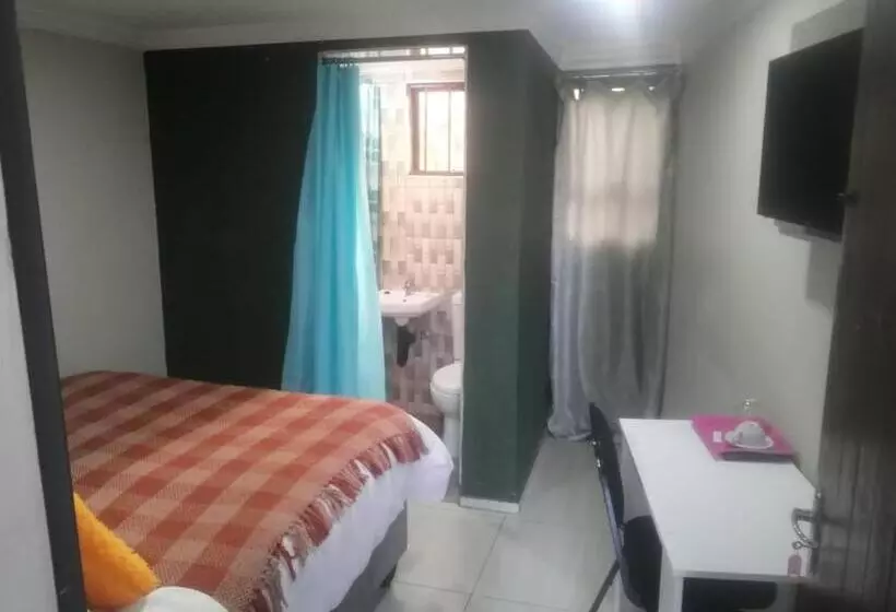 پانسیون Munach Guest Lodge