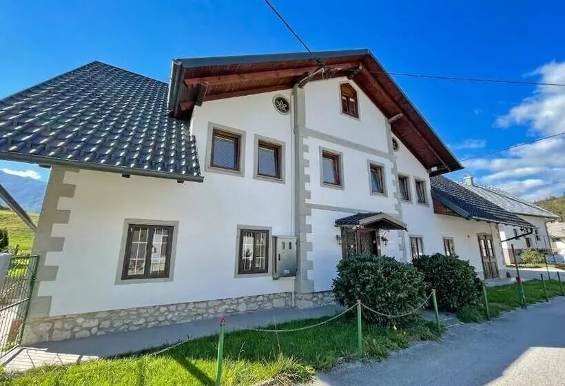 پانسیون Zotlar House