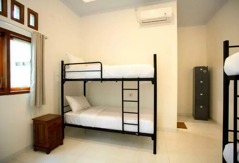 Retkeilymaja The Puncak Santhi Inn